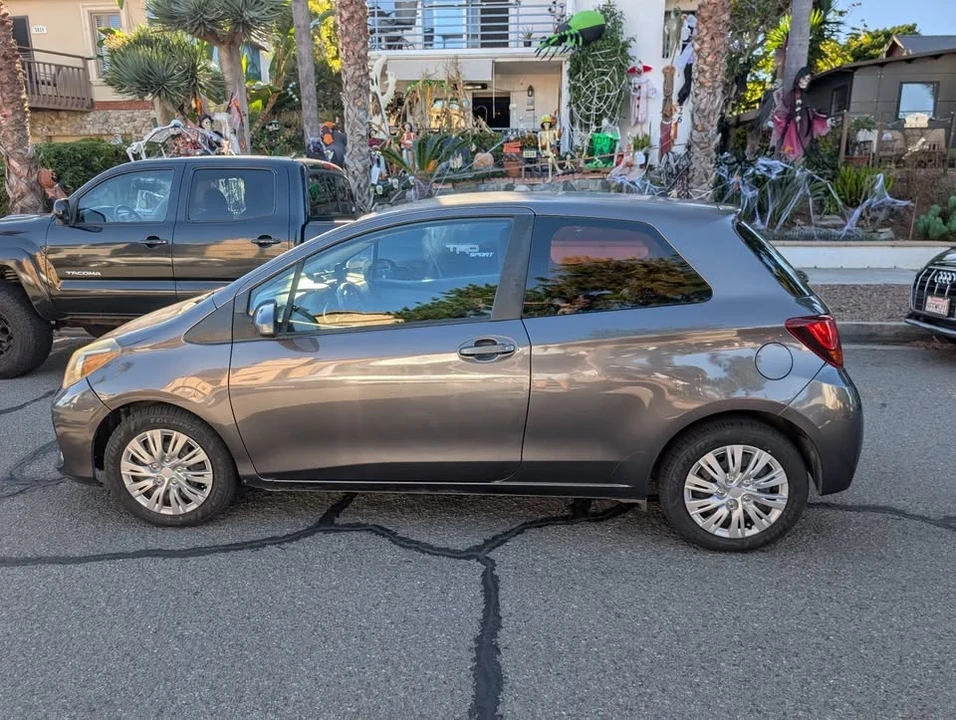 2015 Toyota Yaris - Image 2 of 10