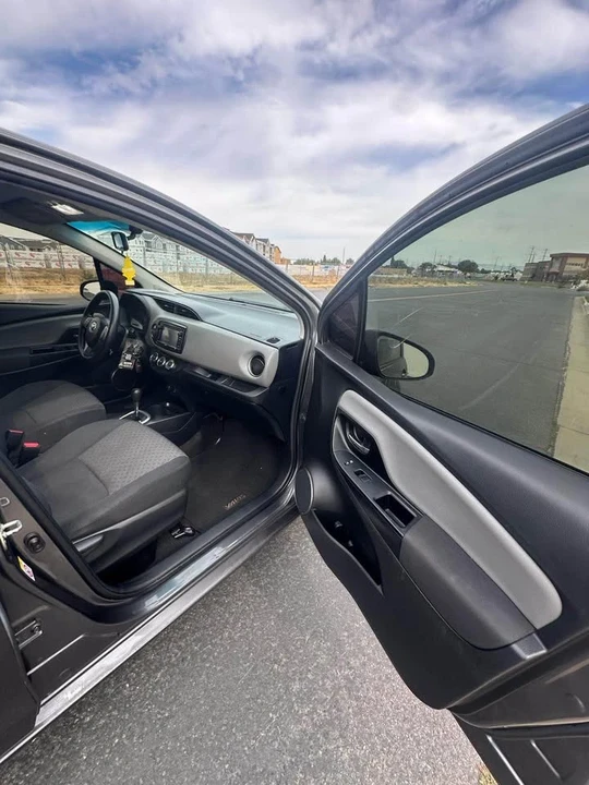 2015 Toyota Yaris - Image 14 of 15