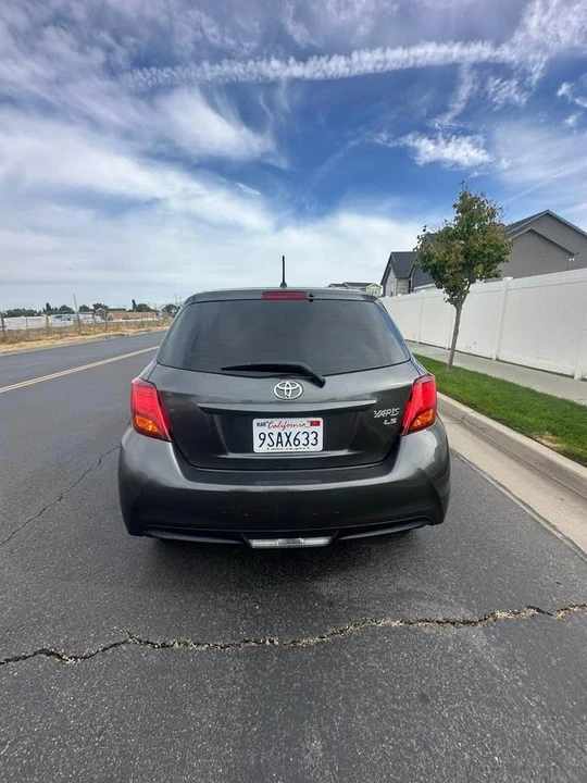 2015 Toyota Yaris - Image 11 of 15