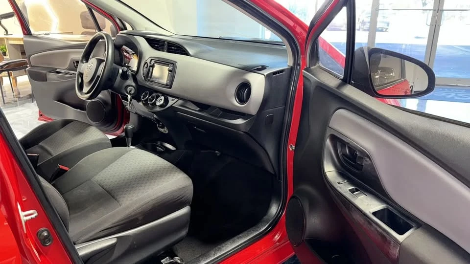 2015 Toyota Yaris - Image 13 of 20