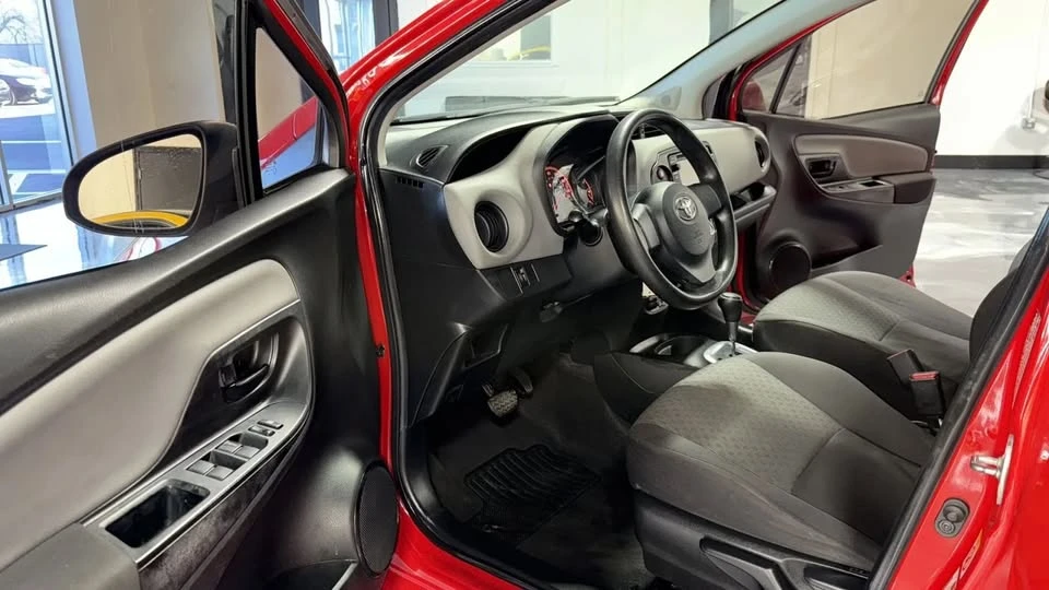 2015 Toyota Yaris - Image 9 of 20