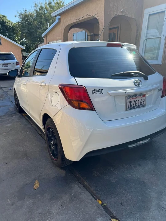2015 Toyota Yaris - Image 2 of 10