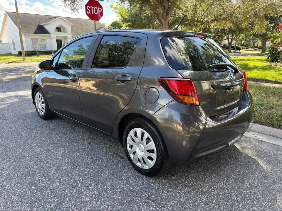 2015 Toyota Yaris - Image 2 of 11