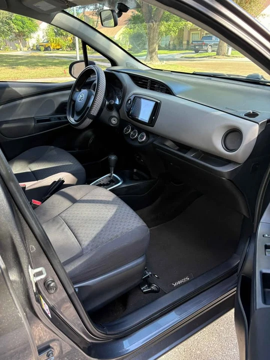 2015 Toyota Yaris - Image 7 of 11