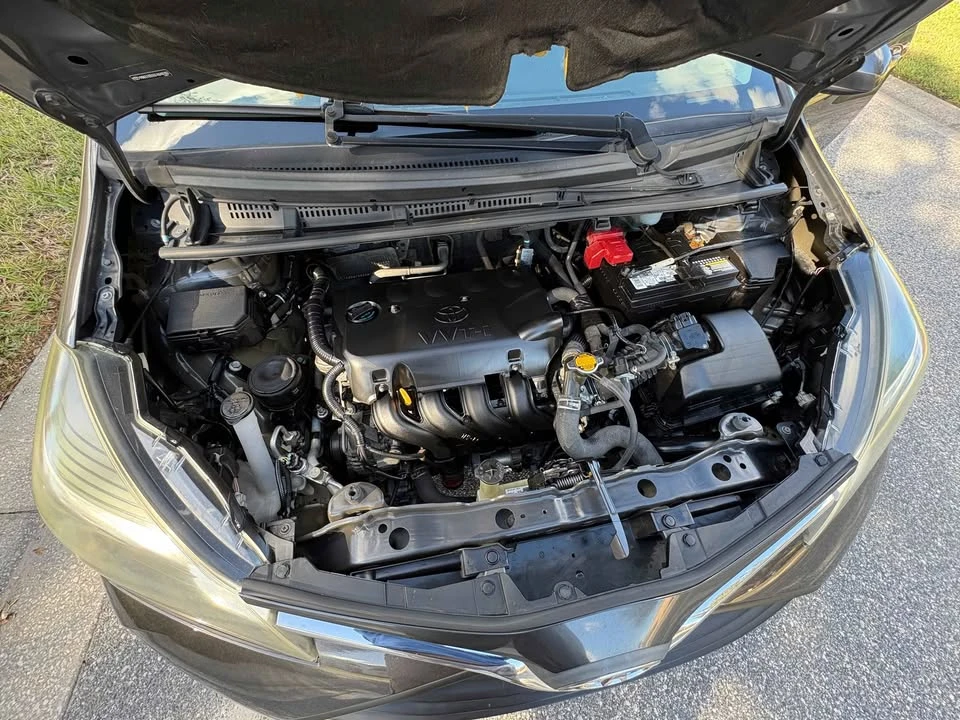 2015 Toyota Yaris - Image 10 of 11