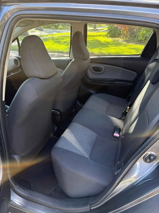 2015 Toyota Yaris - Image 8 of 11