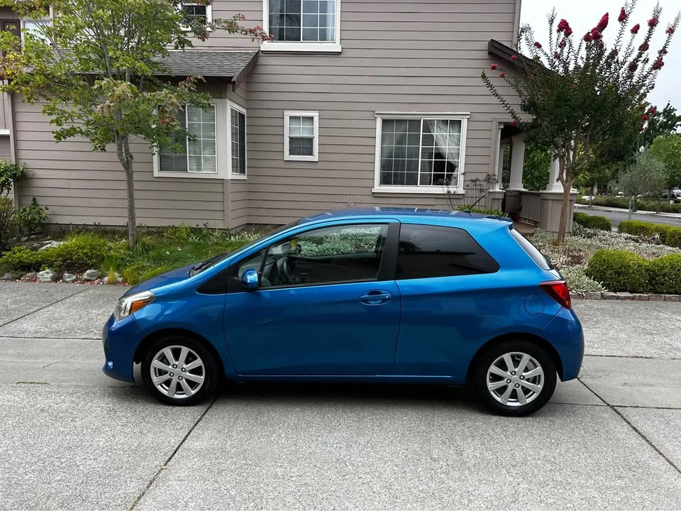 2015 Toyota Yaris - Image 2 of 8