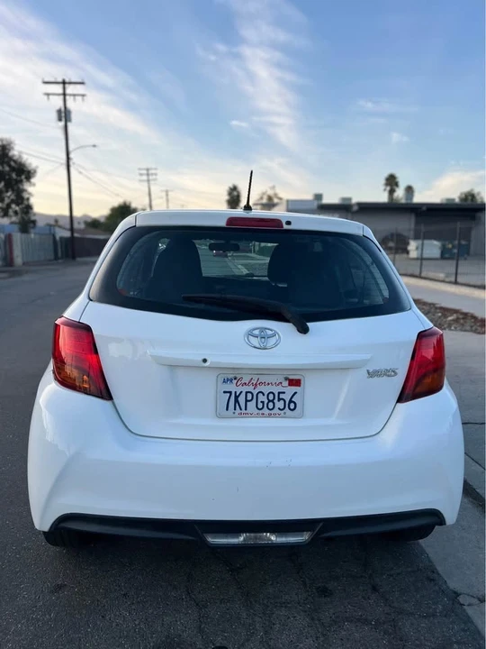2015 Toyota Yaris - Image 5 of 14