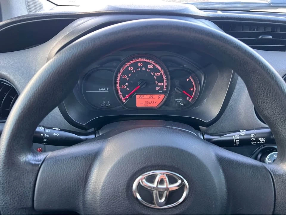 2015 Toyota Yaris - Image 12 of 14