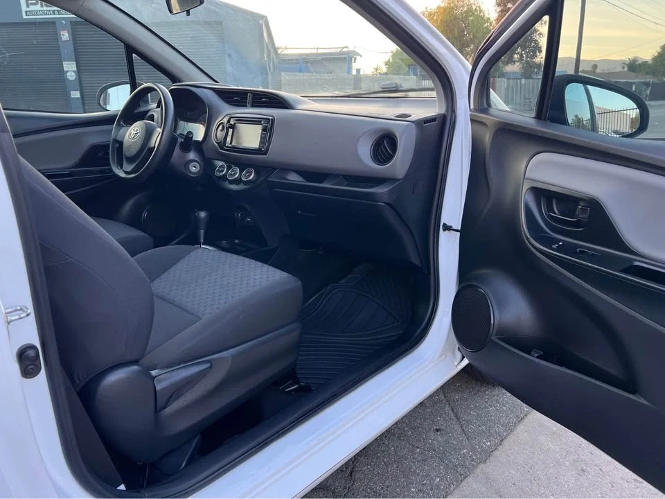 2015 Toyota Yaris - Image 8 of 14