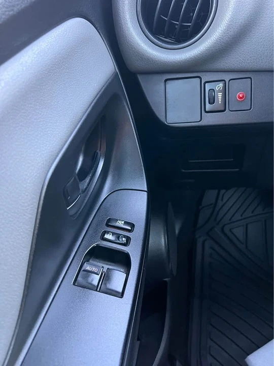 2015 Toyota Yaris - Image 13 of 14
