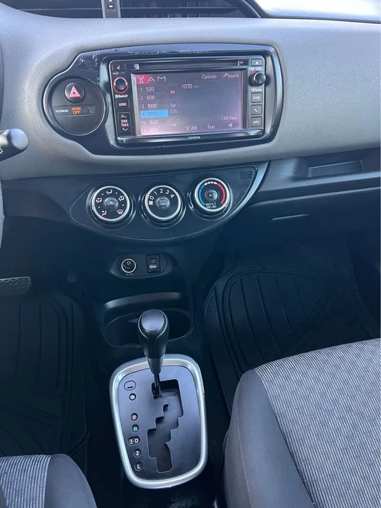 2015 Toyota Yaris - Image 11 of 14