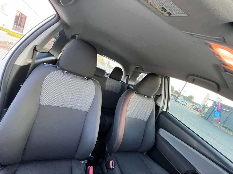 2015 Toyota Yaris - Image 9 of 14