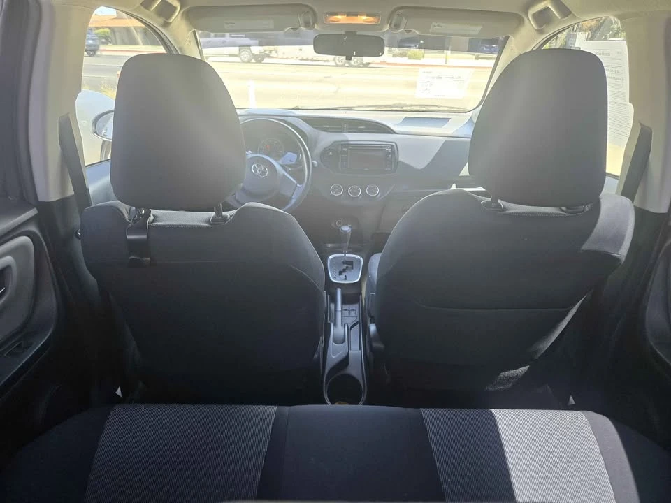 2015 Toyota Yaris - Image 12 of 13