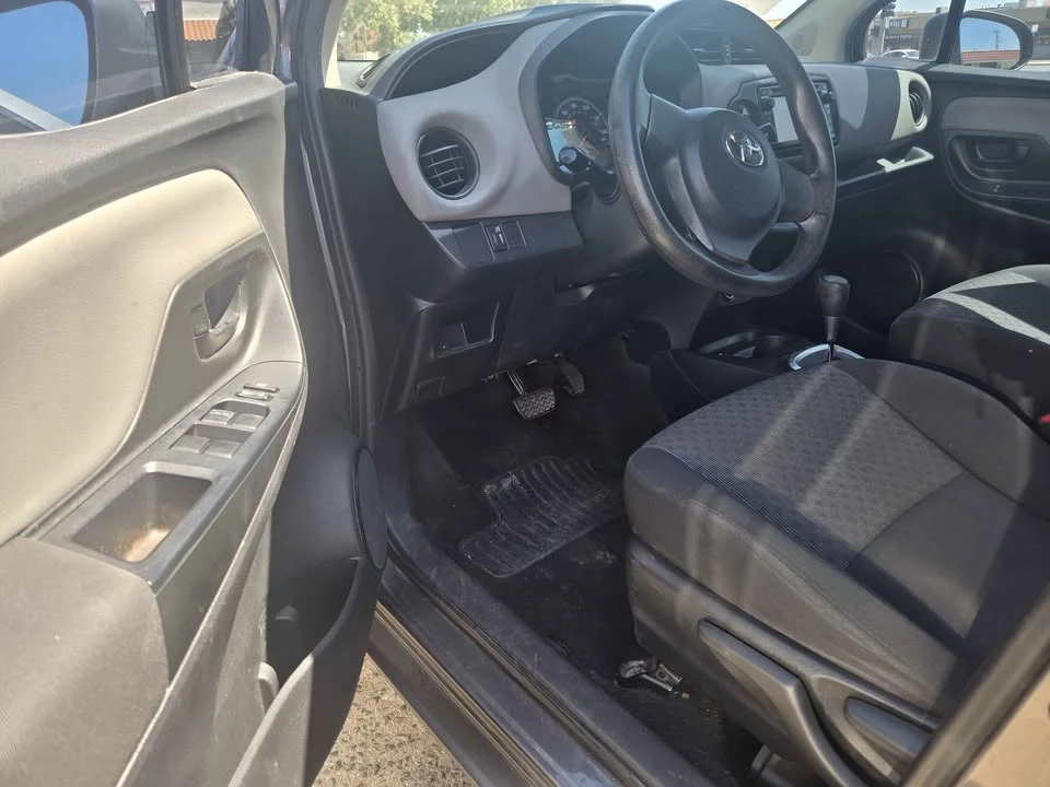 2015 Toyota Yaris - Image 2 of 13