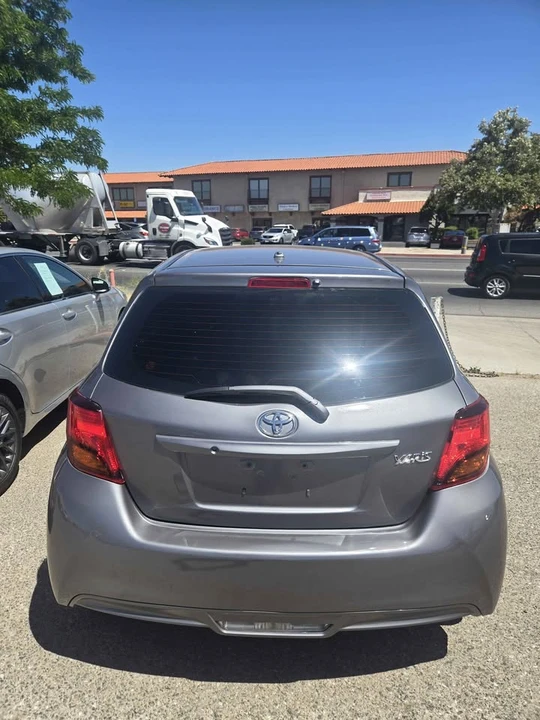 2015 Toyota Yaris - Image 10 of 13