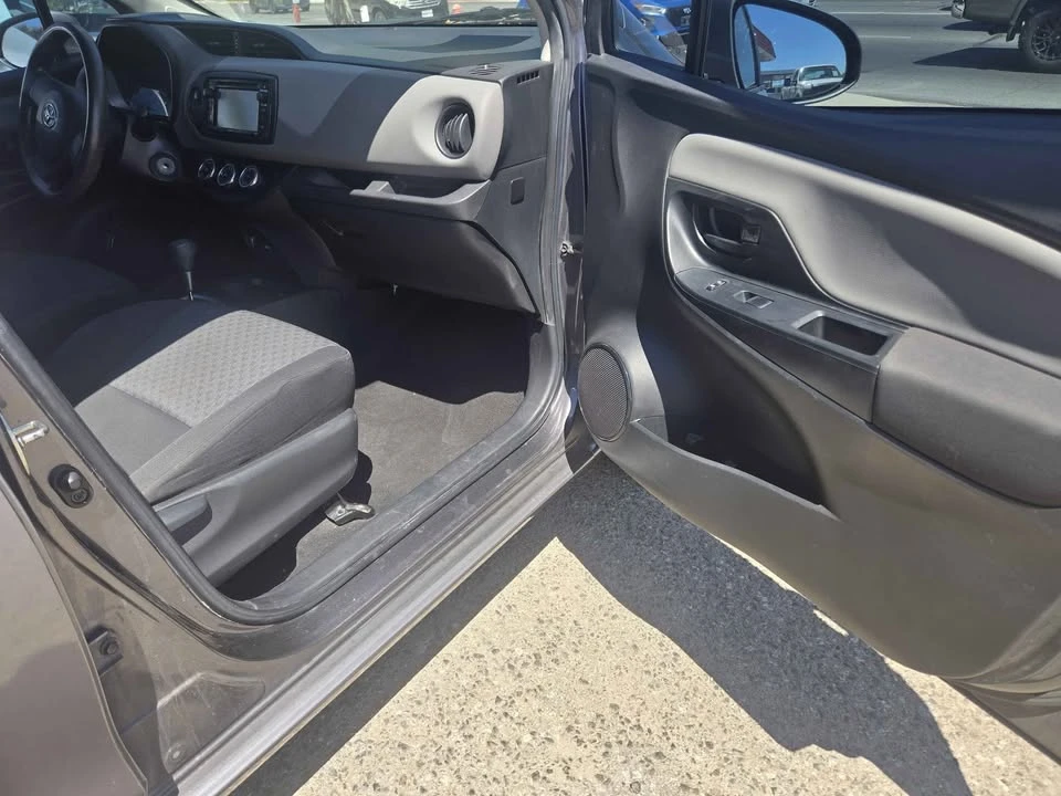 2015 Toyota Yaris - Image 8 of 13