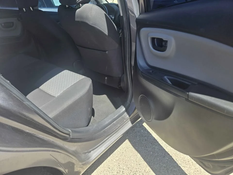 2015 Toyota Yaris - Image 7 of 13