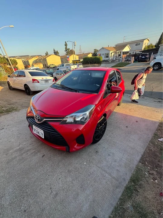 2015 Toyota Yaris - Image 2 of 7