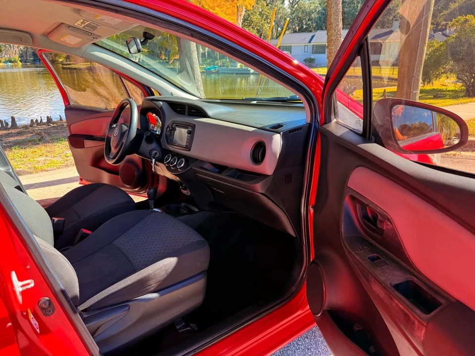 2015 Toyota Yaris - Image 13 of 20