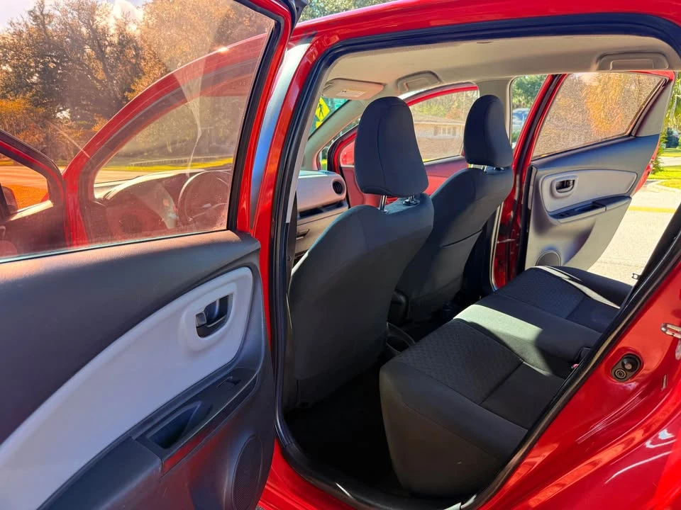 2015 Toyota Yaris - Image 10 of 20