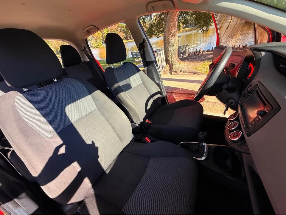 2015 Toyota Yaris - Image 14 of 20