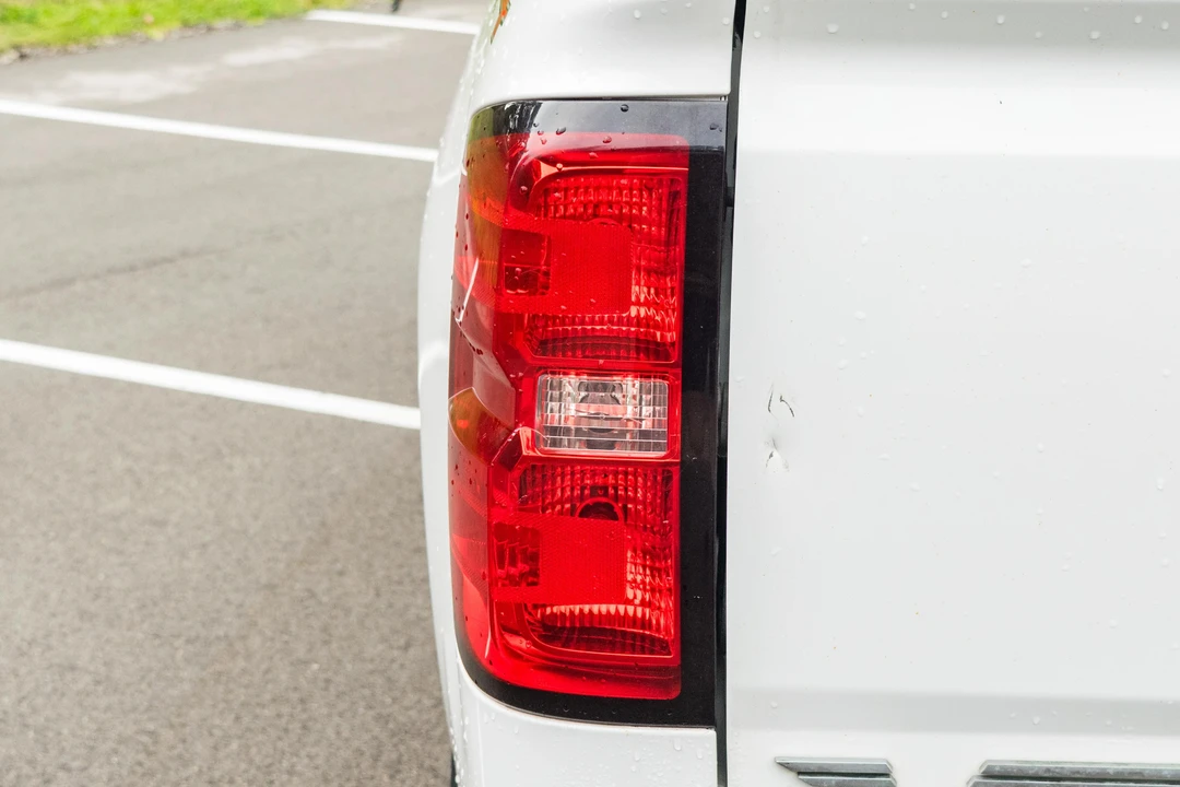 2015 Chevrolet Silverado - Image 19 of 31