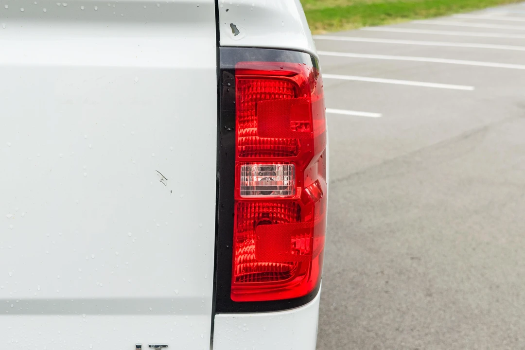 2015 Chevrolet Silverado - Image 20 of 31