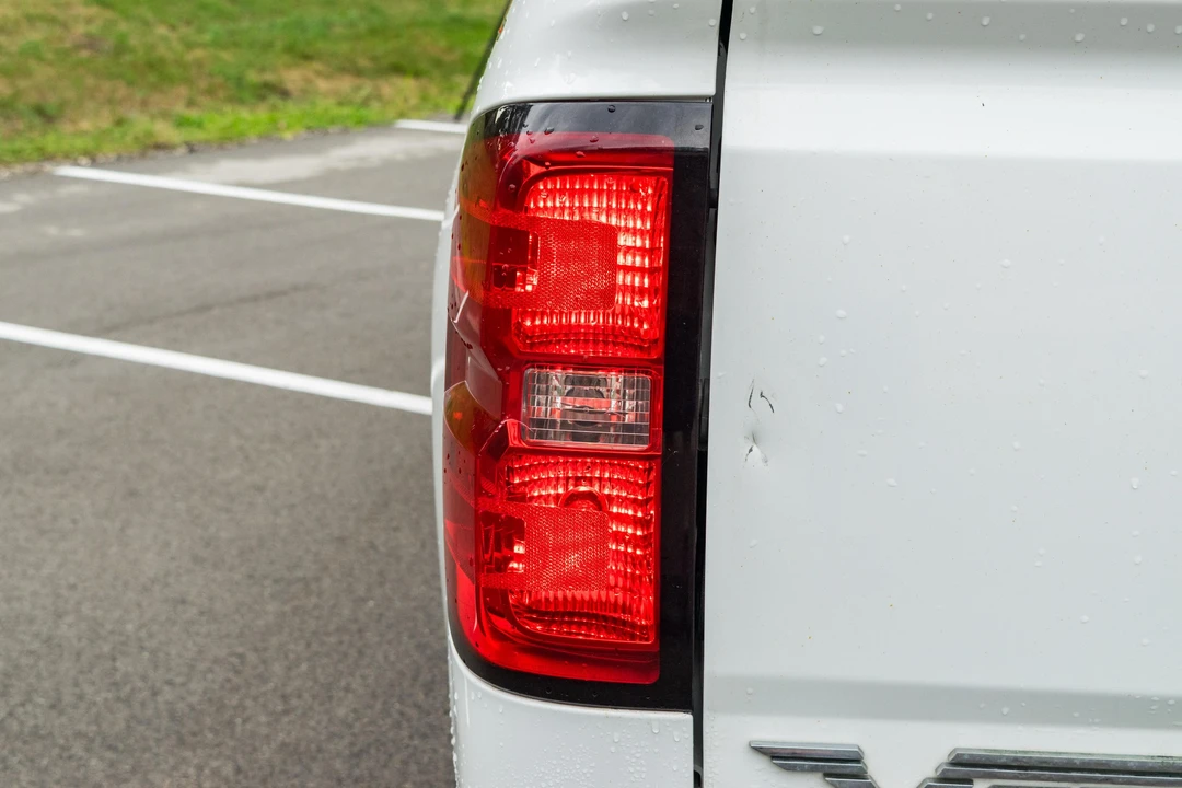 2015 Chevrolet Silverado - Image 21 of 31