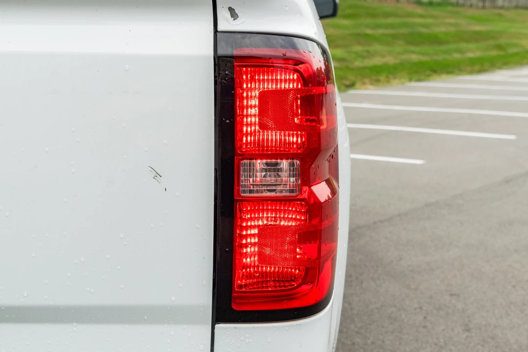 2015 Chevrolet Silverado - Image 22 of 31