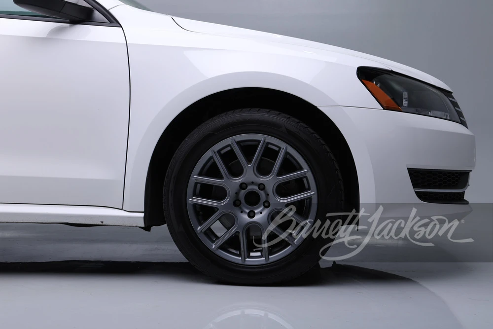 2015 Volkswagen Passat - Image 10 of 17