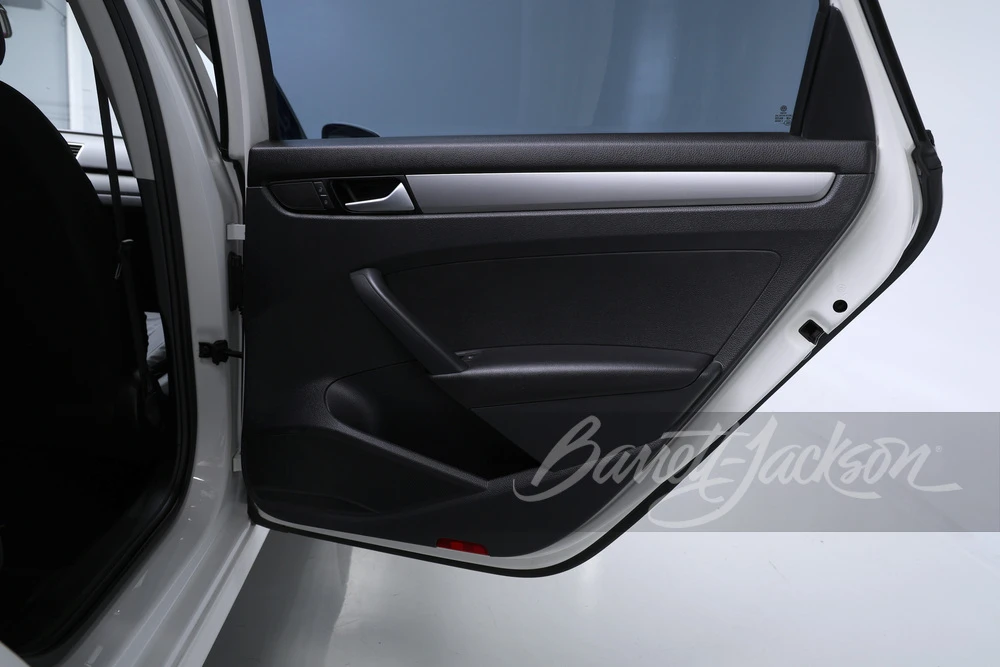 2015 Volkswagen Passat - Image 11 of 17