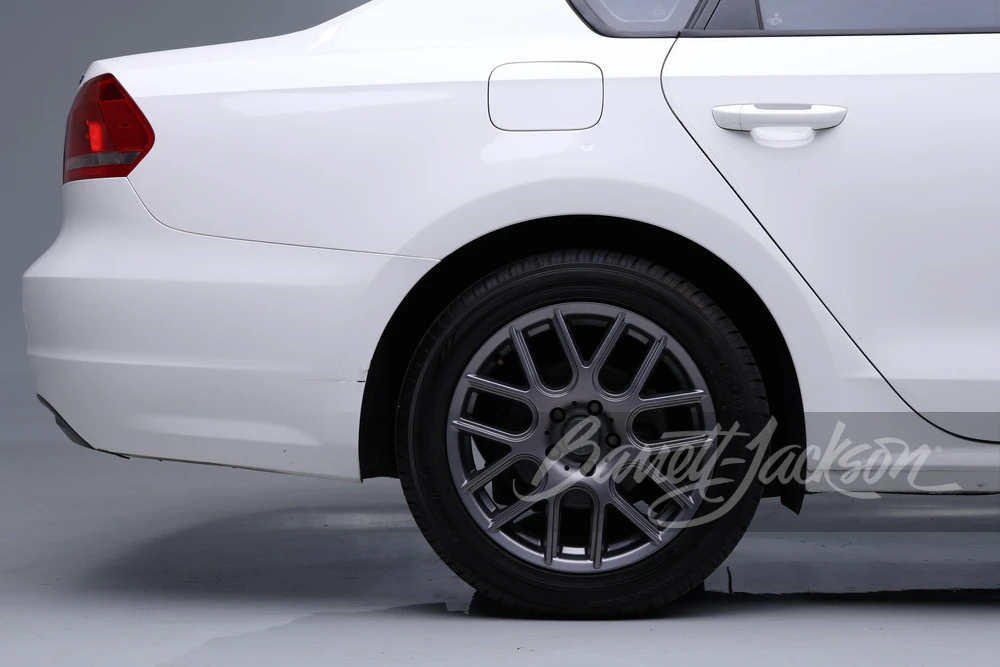 2015 Volkswagen Passat - Image 14 of 17