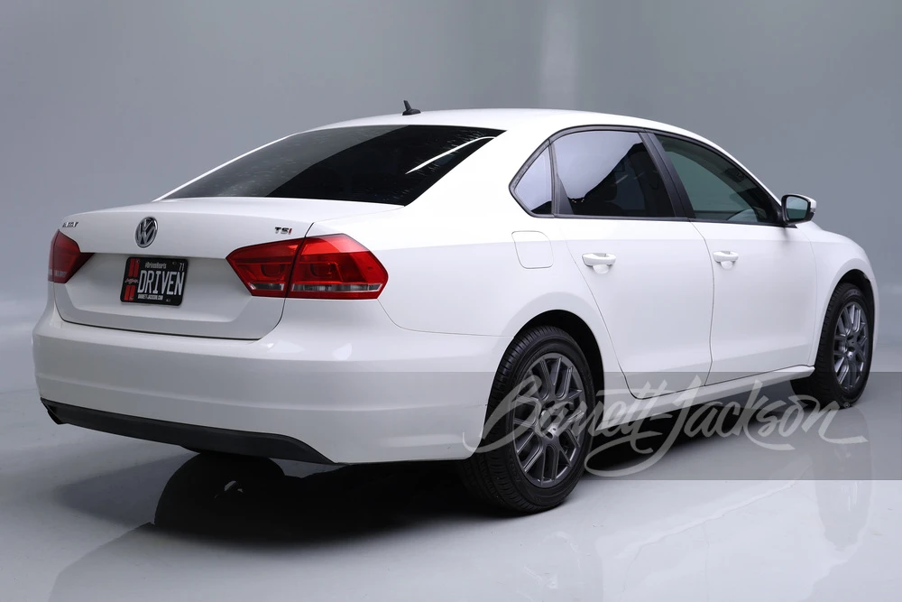 2015 Volkswagen Passat - Image 2 of 17