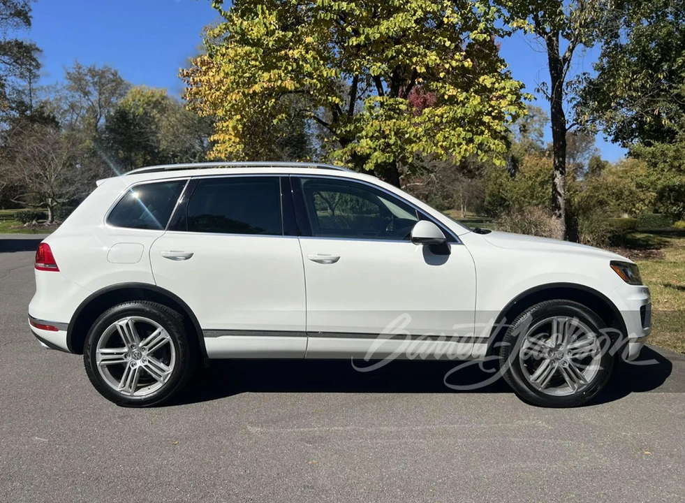 2015 Volkswagen Touareg - Image 2 of 8