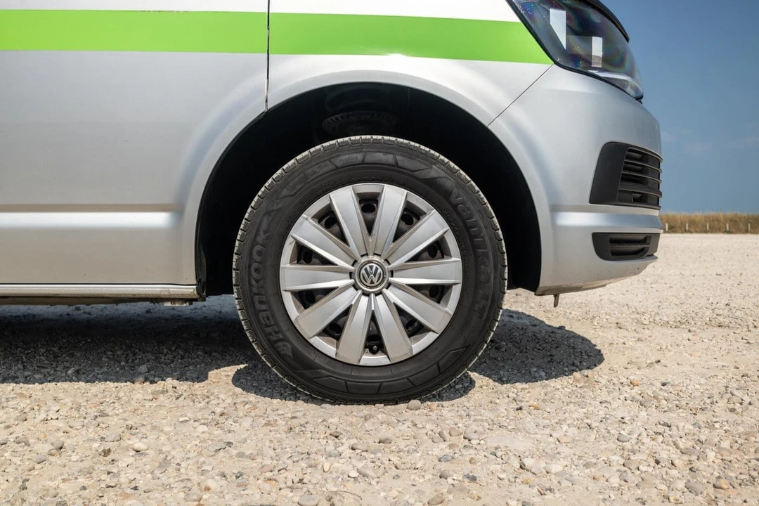 2015 Volkswagen EuroVan - Image 26 of 30