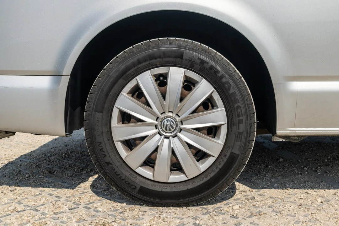 2015 Volkswagen EuroVan - Image 27 of 30
