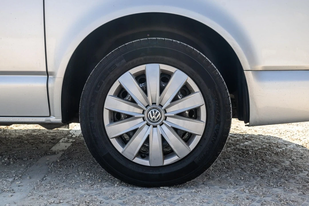 2015 Volkswagen EuroVan - Image 28 of 30