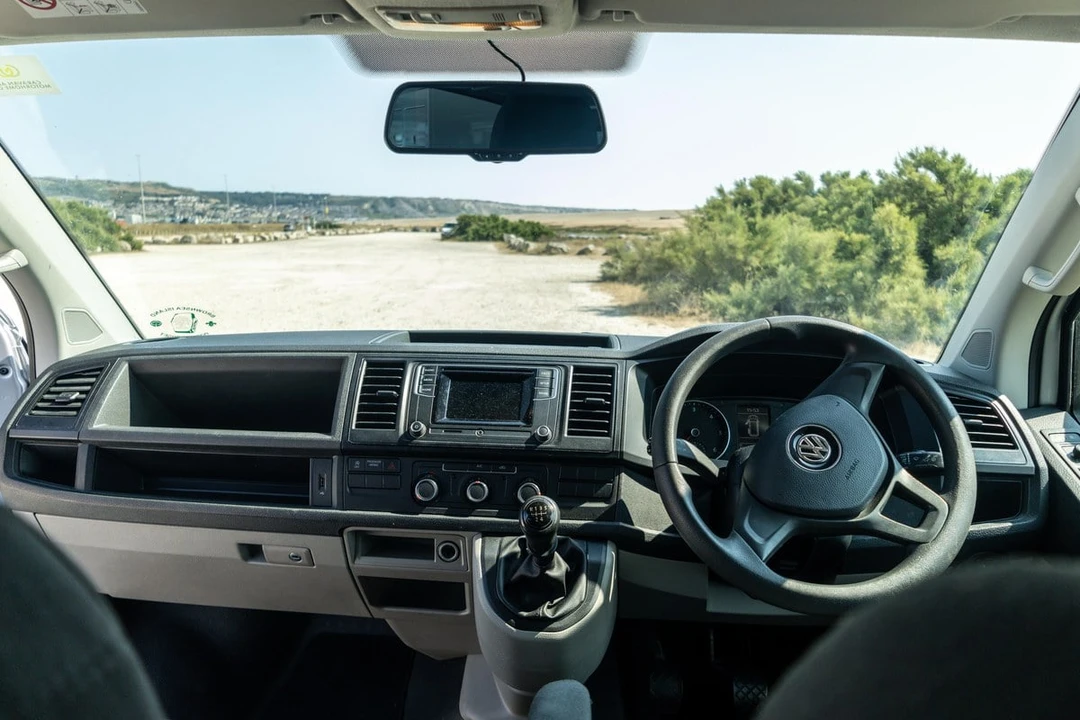 2015 Volkswagen EuroVan - Image 10 of 30