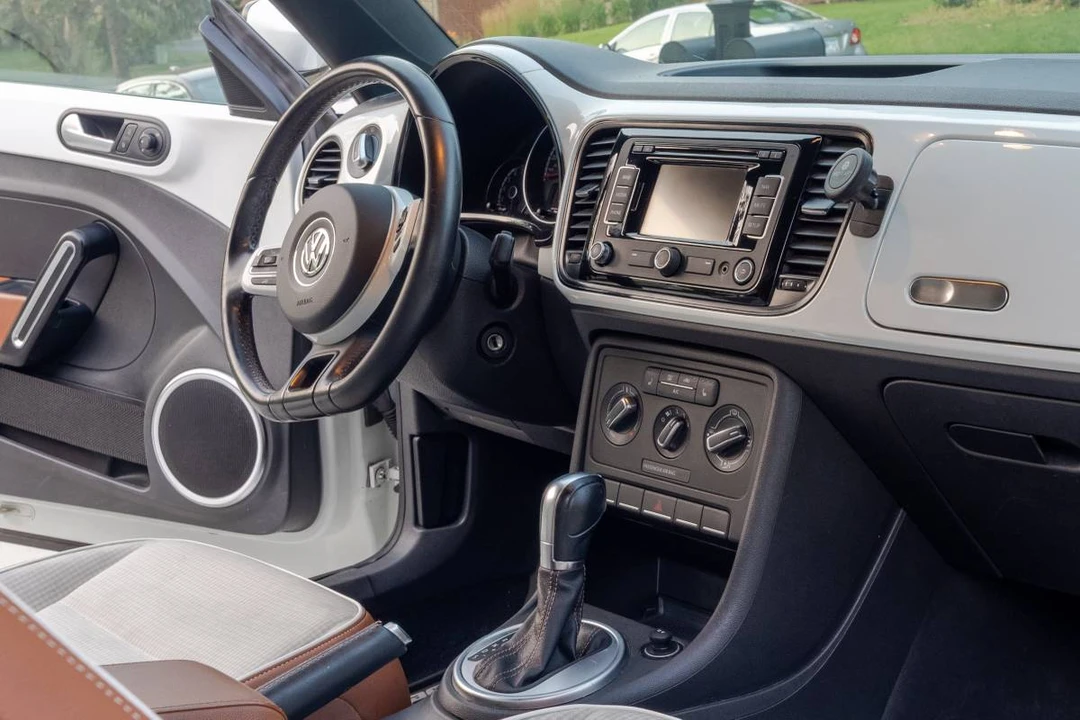 2015 Volkswagen A5 Beetle - Image 9 of 23
