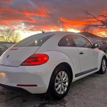 2015 Volkswagen Beetle 1.8T Classic Hatchback 2D