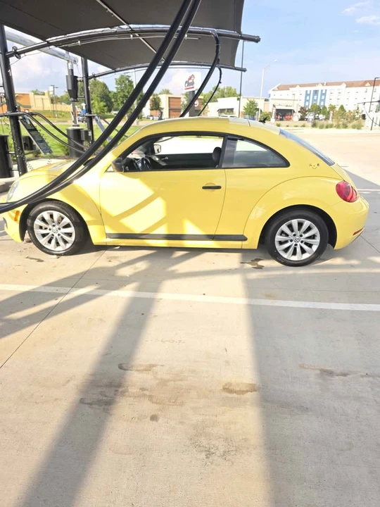2015 Volkswagen A5 Beetle - Image 2 of 9