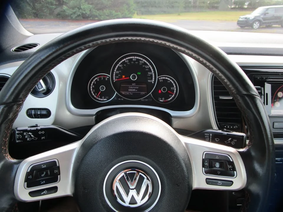 2015 Volkswagen A5 Beetle - Image 10 of 20