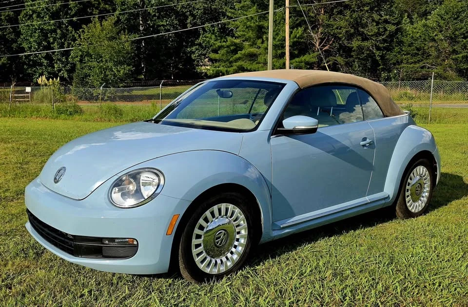 2015 Volkswagen A5 Beetle - Image 2 of 11