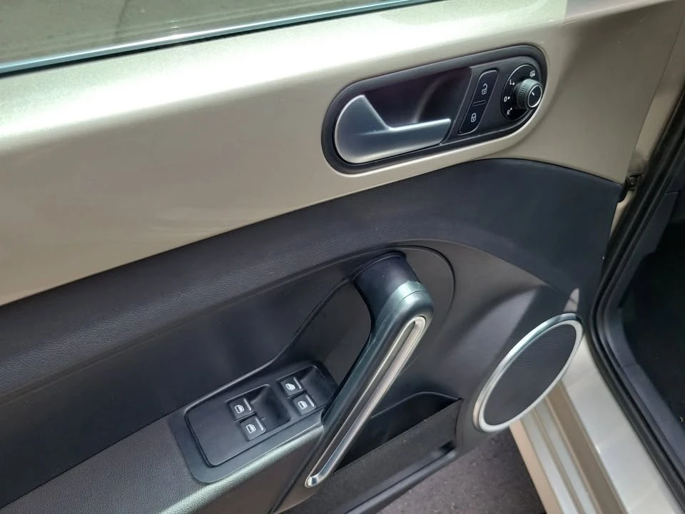 2015 Volkswagen A5 Beetle - Image 8 of 20