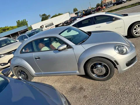 2015 Volkswagen Beetle 2.0T SE Hatchback 2D