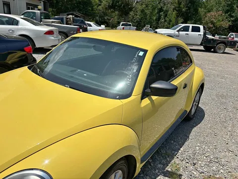 2015 Volkswagen Beetle 2.0T SE Hatchback 2D