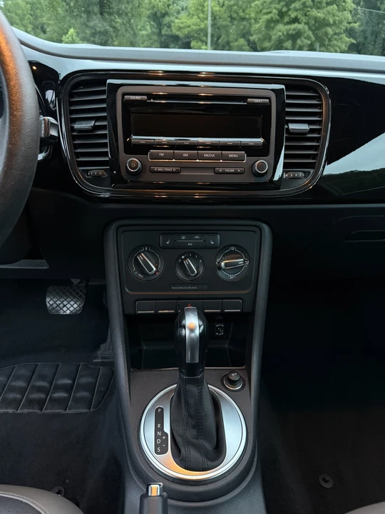 2015 Volkswagen A5 Beetle - Image 9 of 17