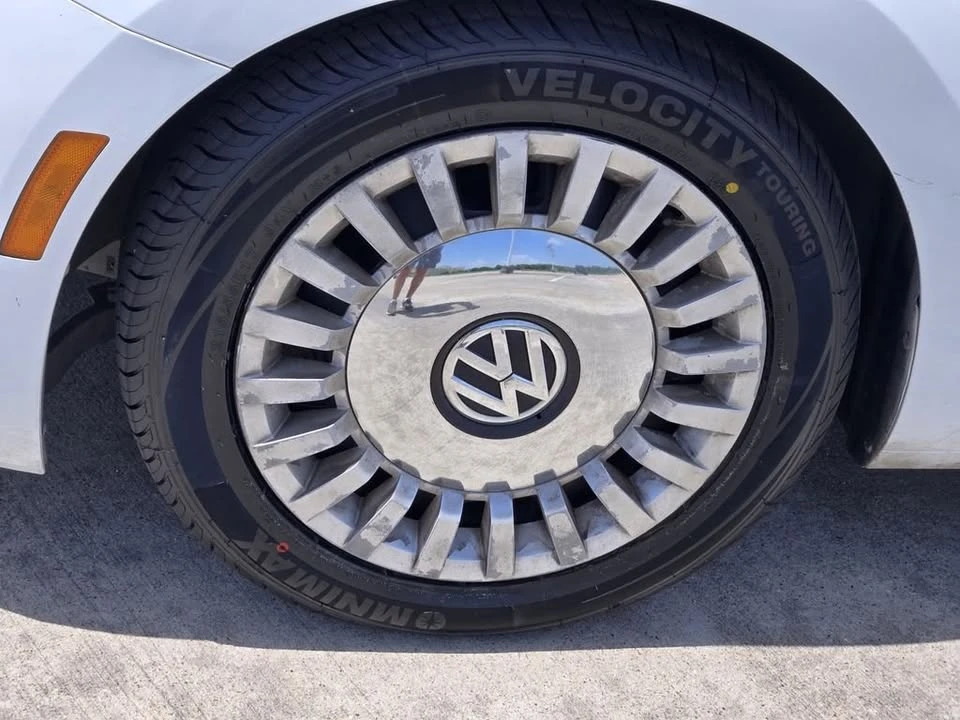 2015 Volkswagen A5 Beetle - Image 9 of 20