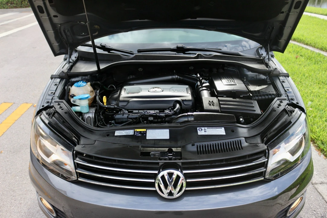 2015 Volkswagen Eos - Image 10 of 21